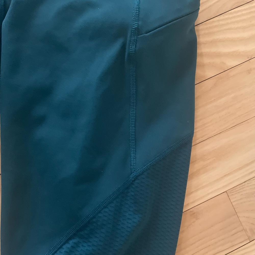 Athleta Certified B Capri Leggings With ZipPockets - Picture 5 of 9